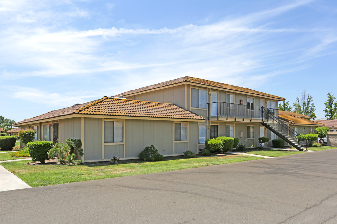 Yosemite Apartments in Merced, CA - Building Photo