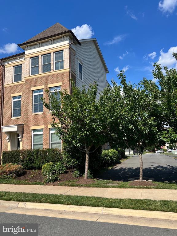 20730 Exchange St in Ashburn, VA - Building Photo - Building Photo