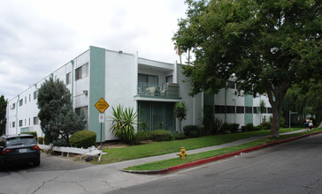 Owensmouth Apartments in Canoga Park, CA - Building Photo - Building Photo