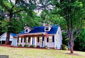 410 Invector Ct in Locust Grove, GA - Building Photo
