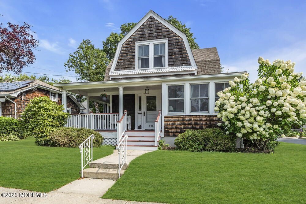 600 St Clair Ave in Spring Lake, NJ - Building Photo