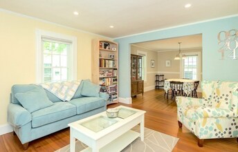 42 River Rdg in Wellesley, MA - Foto de edificio - Building Photo