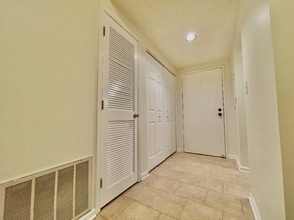 12900 W Heiden Cir in Lake Bluff, IL - Foto de edificio - Building Photo