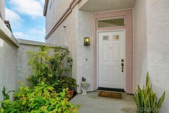 8727 Westmore Rd in San Diego, CA - Foto de edificio - Building Photo