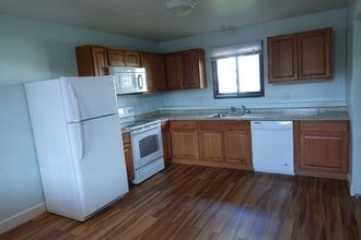 248 Zappa Pl in Anchorage, AK - Building Photo - Building Photo