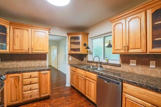 129 E Laurel Ave in Howey In The Hills, FL - Building Photo - Building Photo