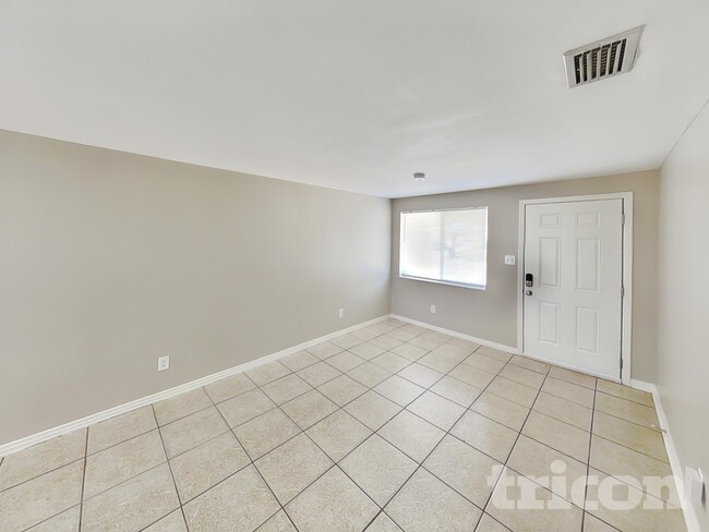 5024 S 85th St in Tampa, FL - Building Photo - Building Photo