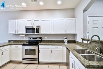 7570 E Majestic Palm Ln in Tucson, AZ - Building Photo - Building Photo