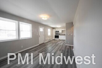 140 Maple Park Dr in Westfield, IN - Foto de edificio - Building Photo