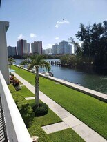 3922 NE 166th St in Miami, FL - Building Photo