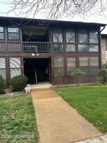 118 Amberly Dr in Englishtown, NJ - Building Photo