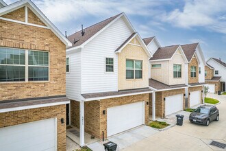 Donovan Homes in Houston, TX - Foto de edificio - Building Photo