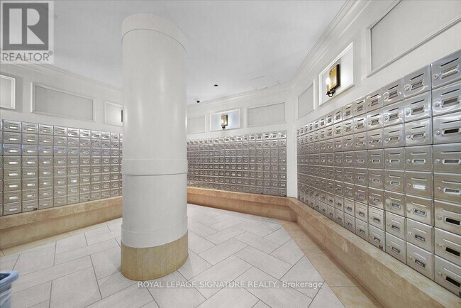 700 Humberwood Blvd in Toronto, ON - Building Photo - Building Photo