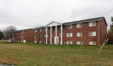 Colonial Estates Apartments in Potterville, MI - Building Photo - Building Photo