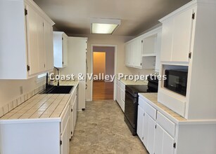 2 Bush St in Monterey, CA - Building Photo - Building Photo