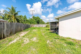 314 E Gateway Blvd in Boynton Beach, FL - Building Photo - Building Photo