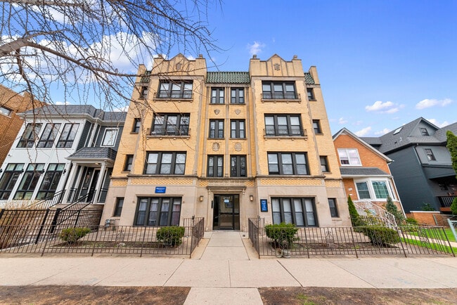 property at 4737 N Hermitage Ave