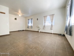 4700 Maxwell Ave in El Paso, TX - Building Photo - Building Photo