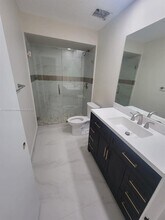 17544 NW 63rd Ct in Hialeah, FL - Building Photo - Building Photo