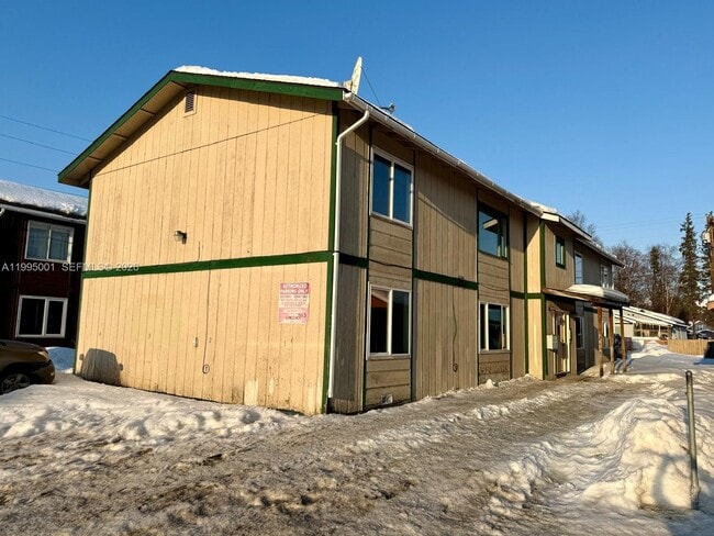 423 N Lane St in Anchorage, AK - Foto de edificio - Building Photo