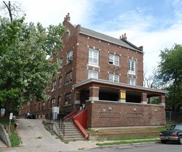 Westport Manor in Kansas City, MO - Foto de edificio - Building Photo