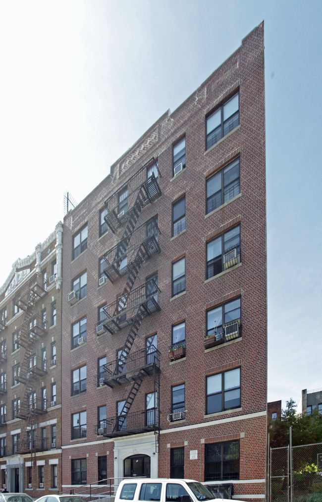 11 Ten Eyck St in Brooklyn, NY - Building Photo - Building Photo