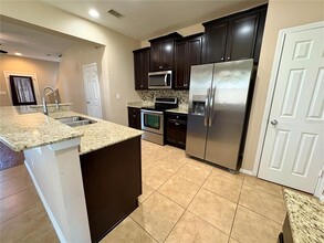 9209 English Oaks Ln in Riverview, FL - Building Photo - Building Photo