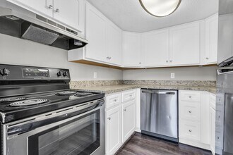 Coach Lantern Apartments, LLC in Scarborough, ME - Foto de edificio - Building Photo