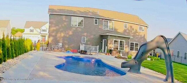 124 Falcon Ln in Archbald, PA - Building Photo - Building Photo