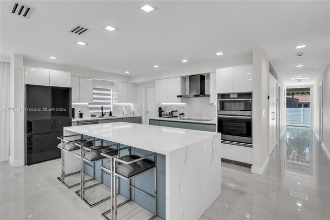 property at 1045 Hollywood Blvd