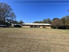 412 Ainsley St in New Brockton, AL - Building Photo