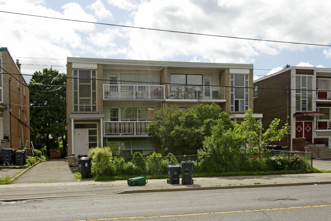 298-300 Wilmington Ave in Toronto, ON - Building Photo