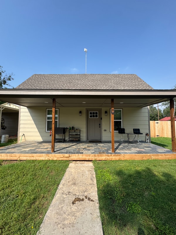property at 1221 N Barton Ave