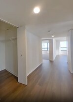 187 N Westshore Dr in Chicago, IL - Building Photo