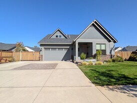 1349 W 15th Ave in Eugene, OR - Building Photo