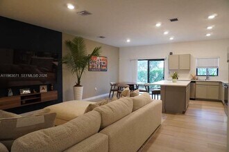 385 NW 9th St in Pompano Beach, FL - Building Photo - Building Photo