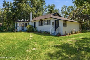 557 E 60th St in Jacksonville, FL - Building Photo