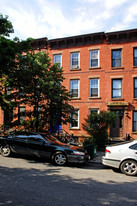 374 13th St Apartments