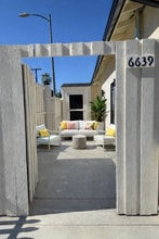 6641 Glade Ave, Unit 6639 Glade in Woodland Hills, CA - Building Photo - Building Photo