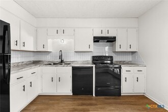1005 Eastside Dr in Killeen, TX - Foto de edificio - Building Photo