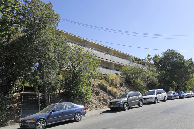 Broadway Plaza Apartments in Walnut Creek, CA - Foto de edificio - Building Photo