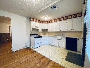 3901 S Youngs Blvd in Oklahoma City, OK - Building Photo - Building Photo