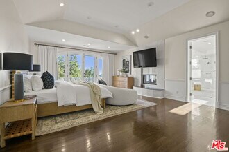 11730 Stonehenge Ln in Los Angeles, CA - Building Photo - Building Photo