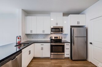 21 Lakeside Ave in Pompton Lakes, NJ - Foto de edificio - Building Photo