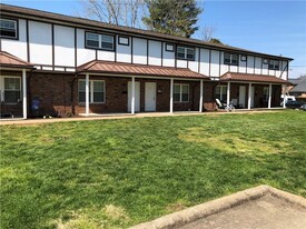45 B St in St. Albans, WV - Building Photo