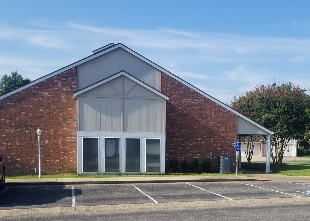The Gardens of Gladewater in Gladewater, TX - Building Photo