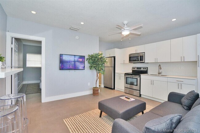 60 NW 76th St-Unit -26 in Miami, FL - Building Photo - Building Photo