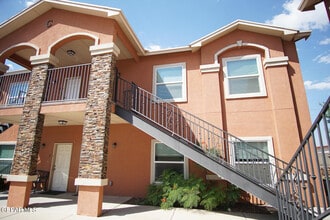 8685 N Loop Dr in El Paso, TX - Building Photo - Building Photo