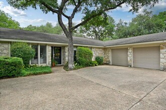 1300 Pasaguarda Dr in Austin, TX - Building Photo - Building Photo