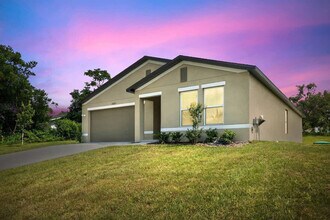 13097 Scottville St in Spring Hill, FL - Foto de edificio - Building Photo
